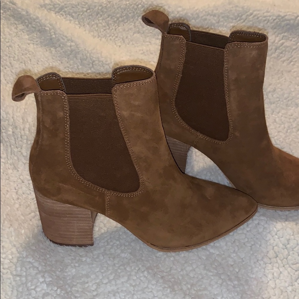 Brand new *limited edition* Steve Madden booties!
